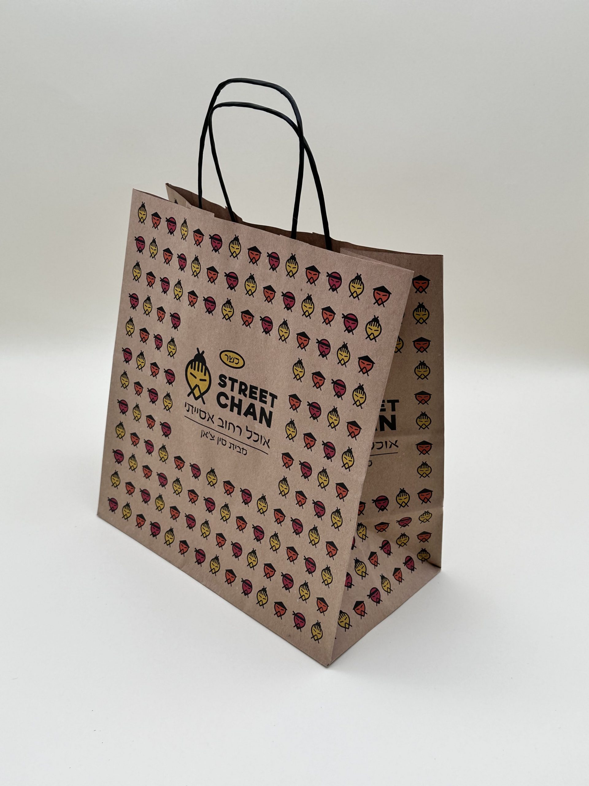 Tragetaschen aus Kraftpapier mit Griff